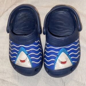 Unbranded Toddler Shark Sandals Size 6